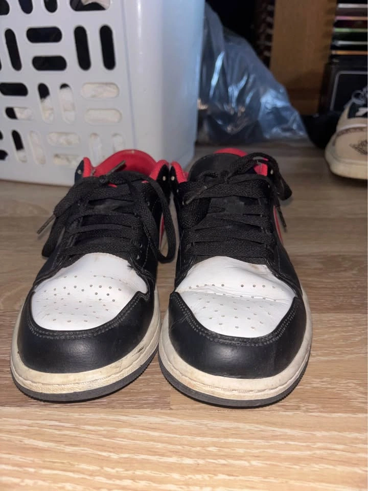 Jordan 1 low white toe size 8.5 men’s - photo 2