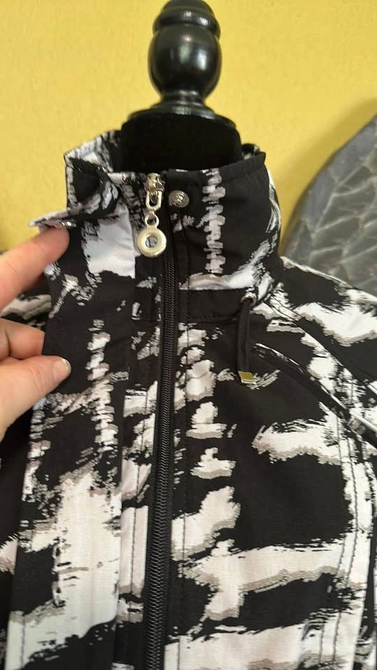 Chico’s Stylish Black and White Women's Jacket - photo 3
