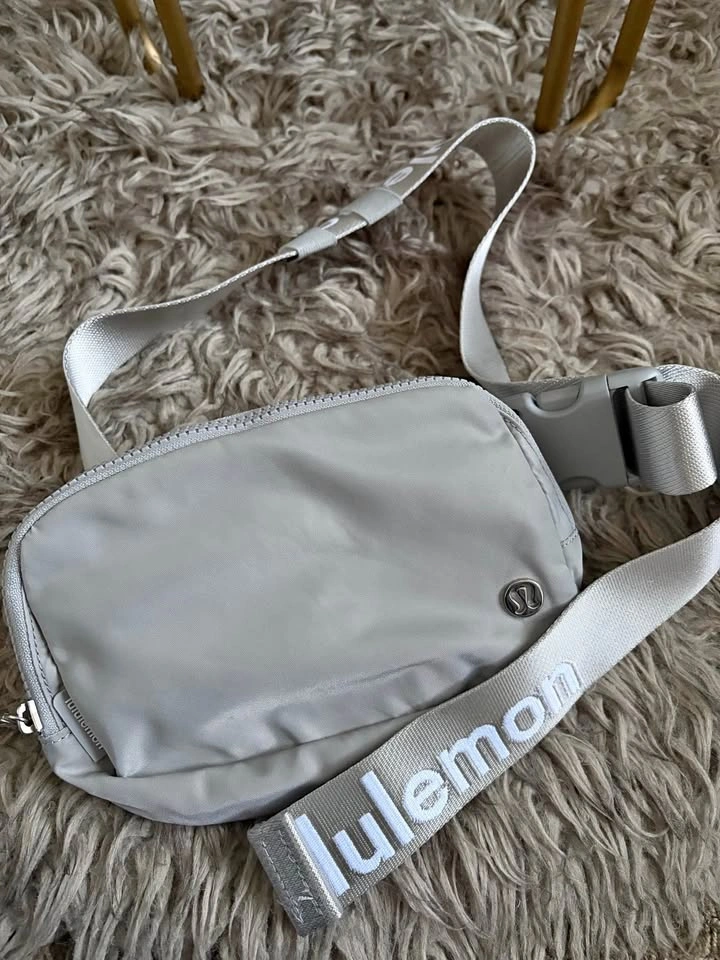 Lululemon bag