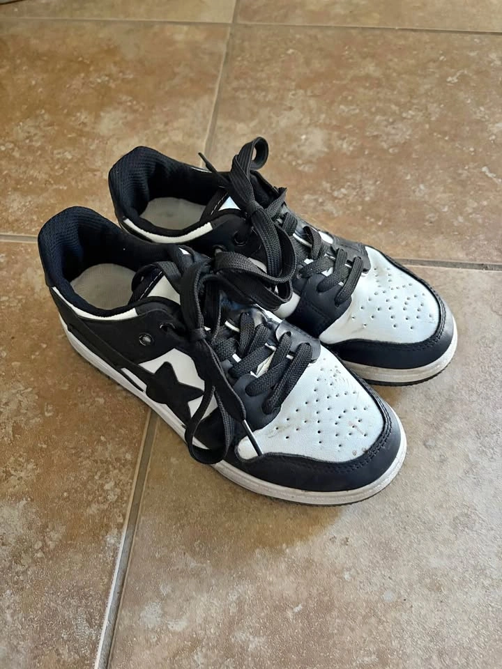 Kids sneakers