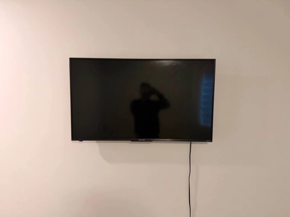 Sharp Roku TV - 43" - photo 2