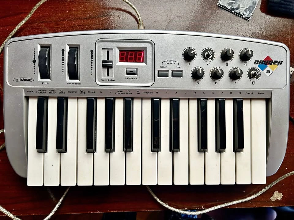 Vintage Midiman / M-Audio Oxygen 8 MIDI Keyboard