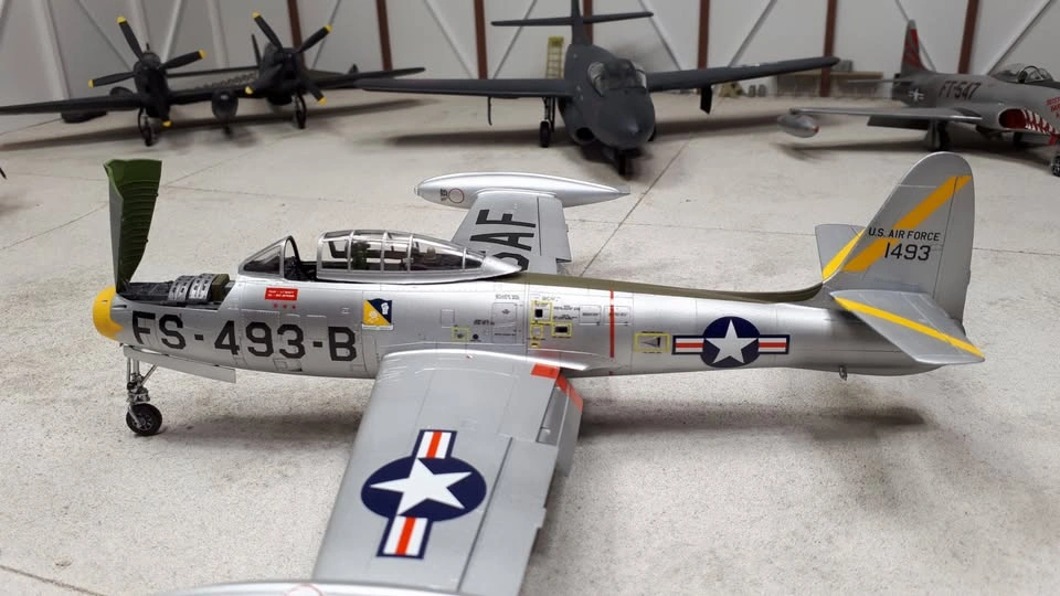 Completed 1/48th scale F-84G Thunderjet plastic model aircraft - photo 3