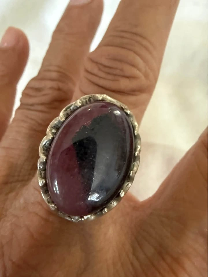 Vintage Silver-Tone Statement Ring with Large Purple Stone - photo 2