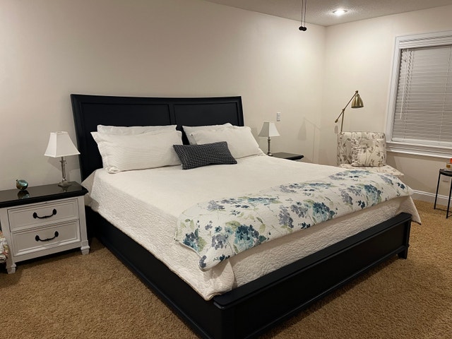 King bed with Dream Catcher mattress and box springs