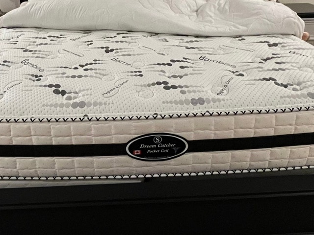 King bed with Dream Catcher mattress and box springs - photo 3