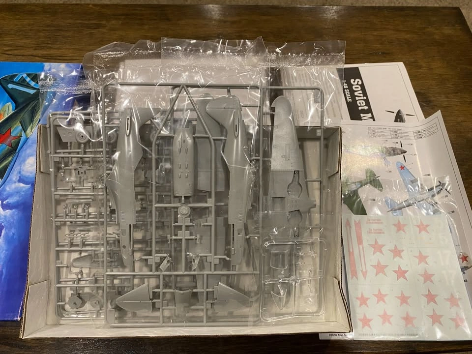 1/48 scale MiG-3 Early Version Trumpeter Kit 02830 VVS - photo 2