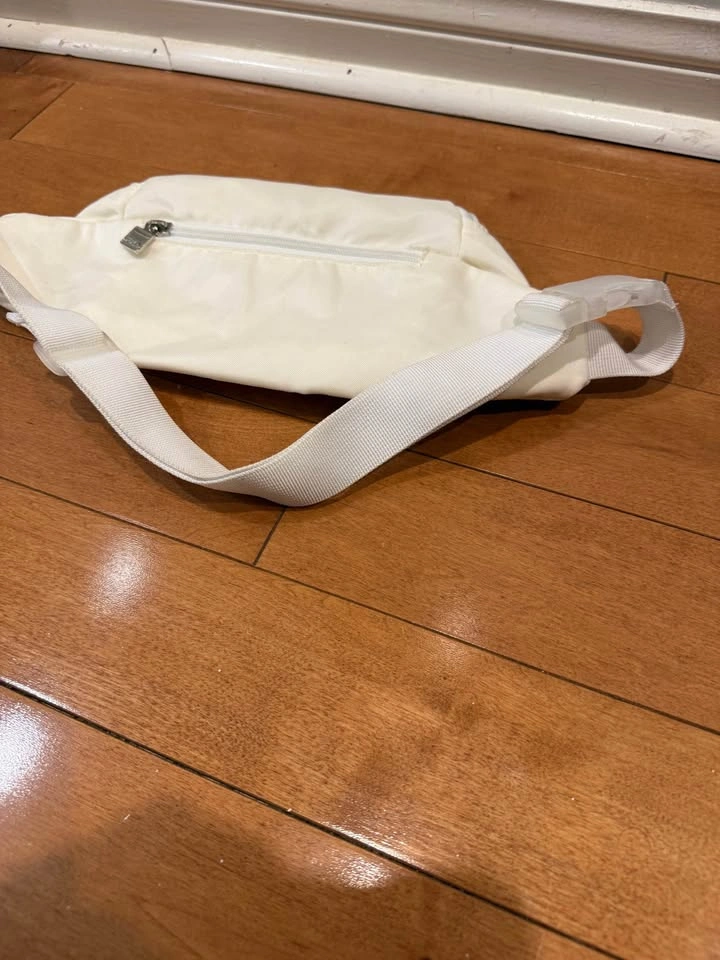 Fila White Slides Size 6 and Fanny Pack Set - photo 3