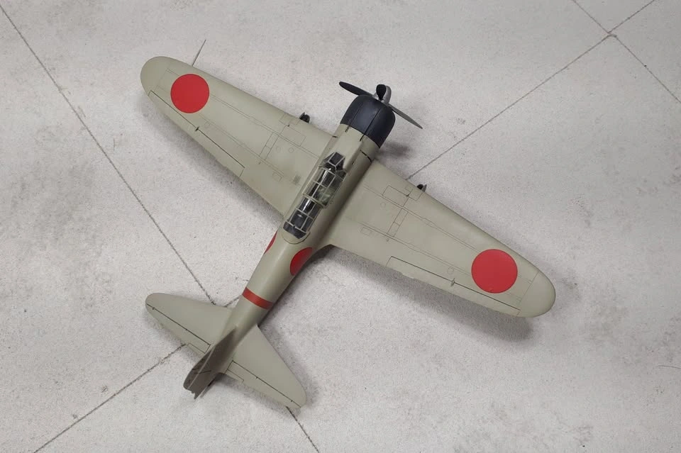 Completed 1/48th scale A6M2 Zeke plastic model aircraft - photo 3