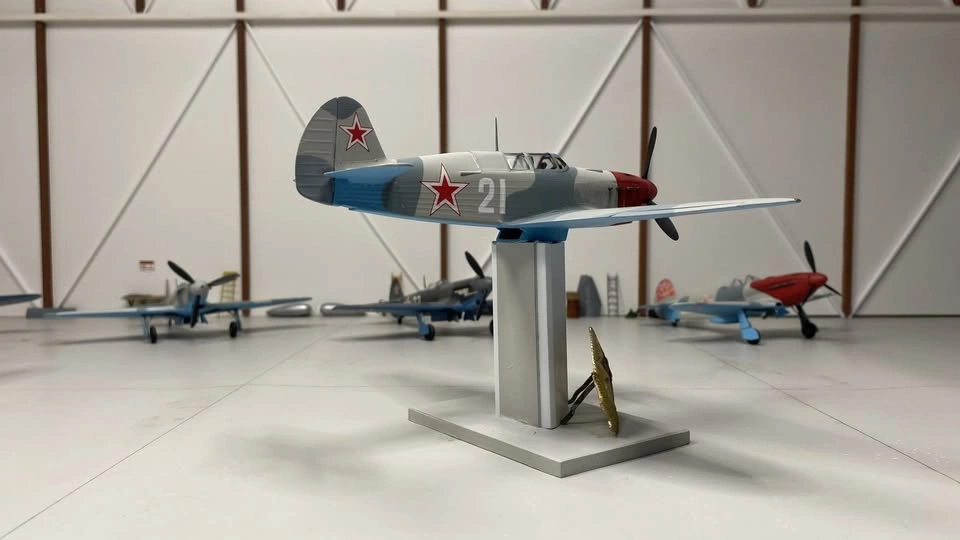 Completed 1/48th scale Yak-7B plastic model aircraft - photo 2