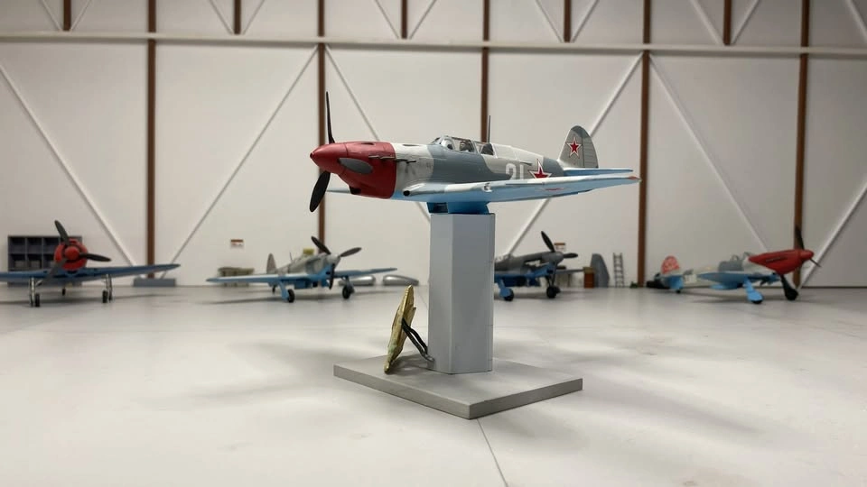 Completed 1/48th scale Yak-7B plastic model aircraft - photo 4
