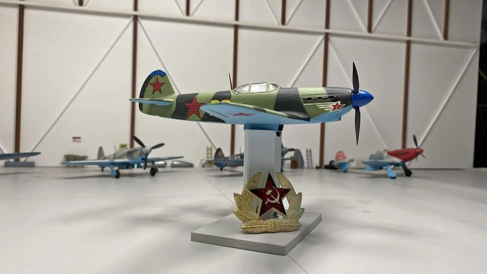 Completed 1/48th scale Yak-7DI/Yak-9 plastic model aircraft