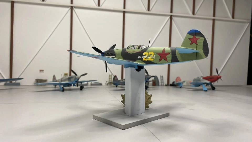Completed 1/48th scale Yak-7DI/Yak-9 plastic model aircraft - photo 4