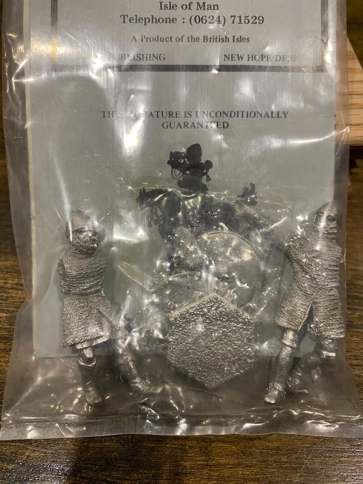 Metal Miniature Soldiers (2) Norman Knight & Saxon House Carl - photo 3