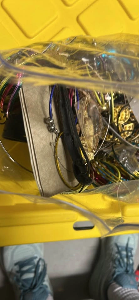 Large Lot of craft items - jewelry, coins, hairband and other bi - photo 5