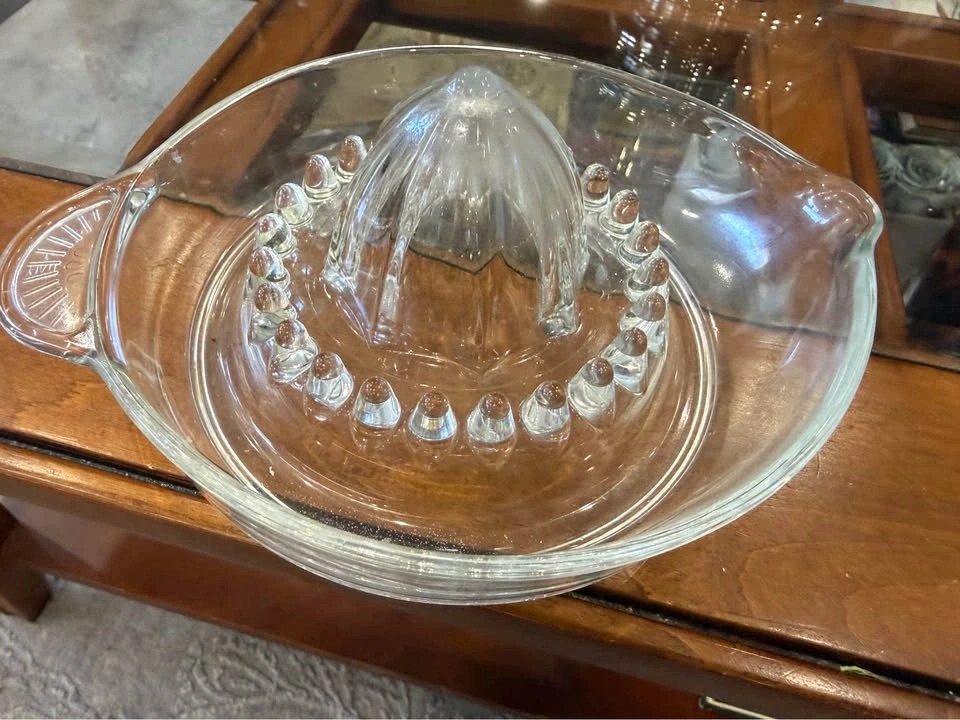 Vintage Glass Citrus Juicer Reamer - photo 2