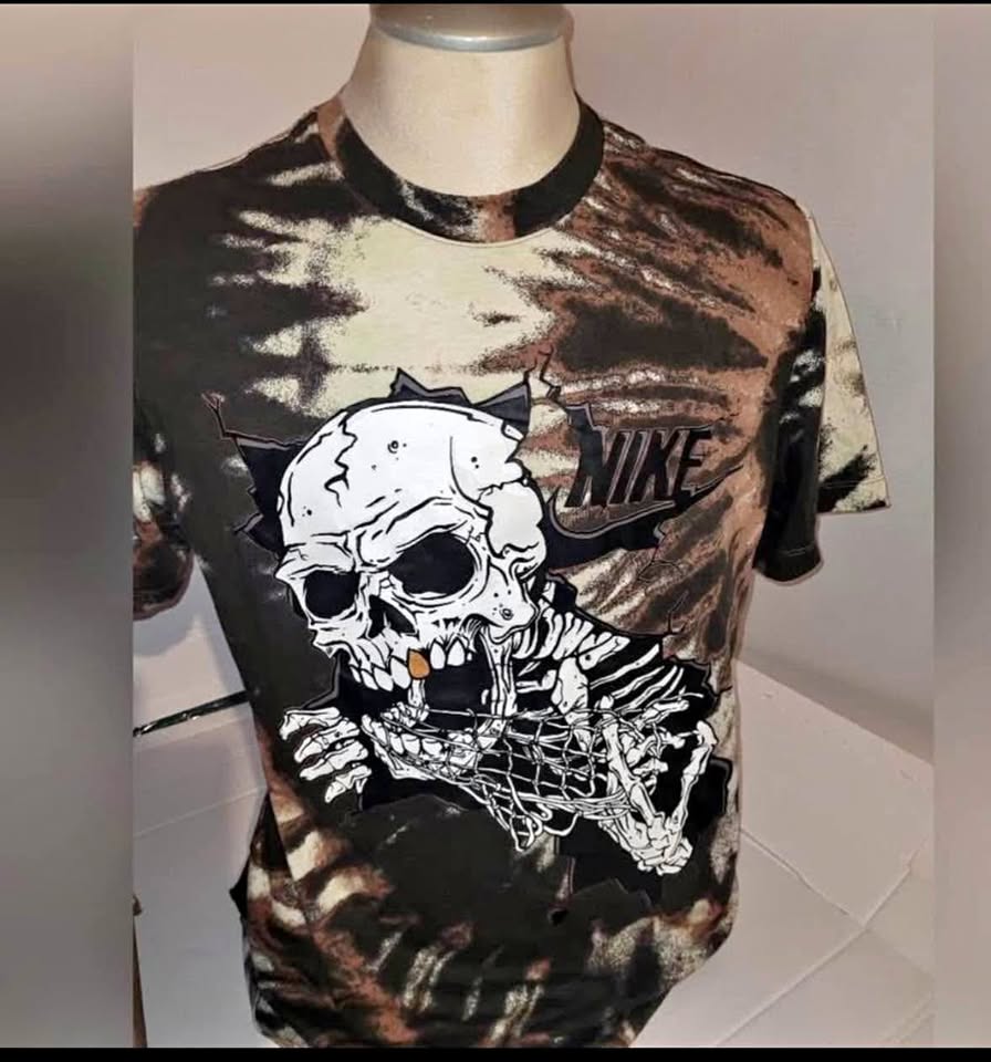 Nike Skull Graphic T-Shirt size Large