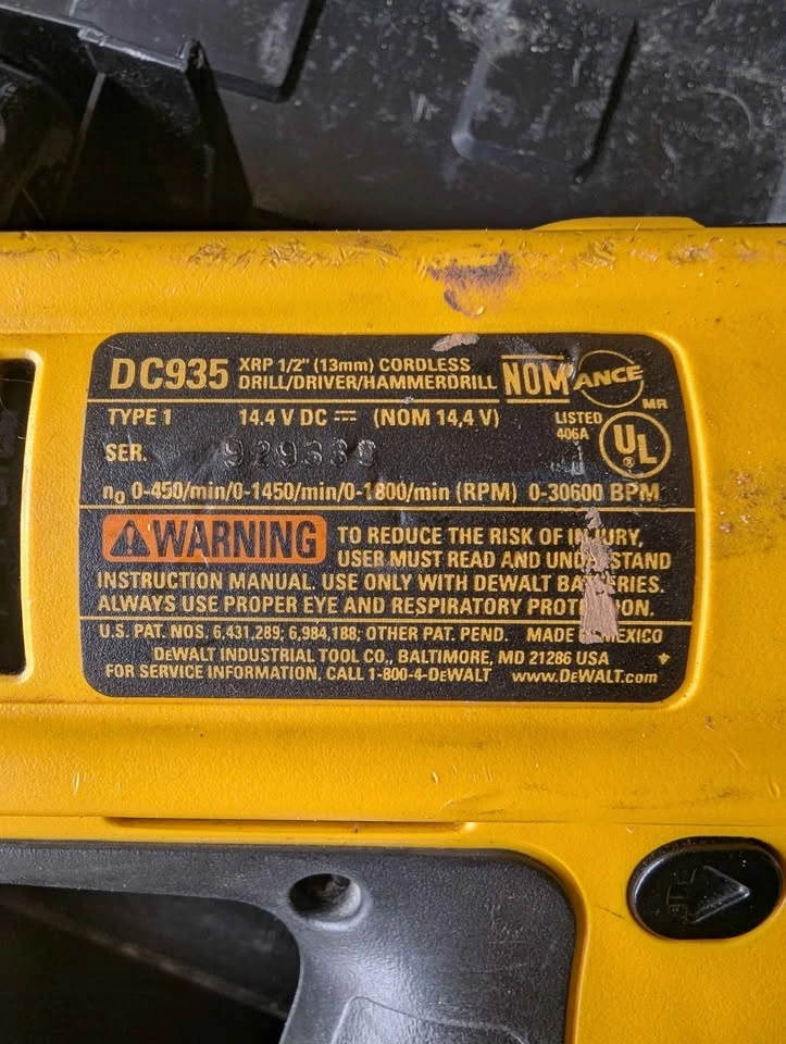DeWalt Hammer Drill + 3 batteries & charger - photo 3