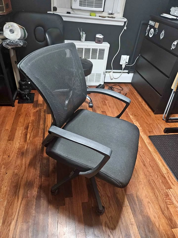 Black Mesh Back Office Chair