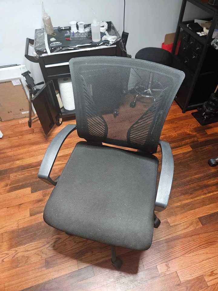 Black Mesh Back Office Chair - photo 2