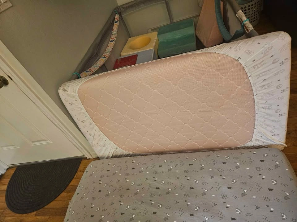 5-in-1 Convertible Full Size Baby Crib + 2 New Mattresses - photo 4