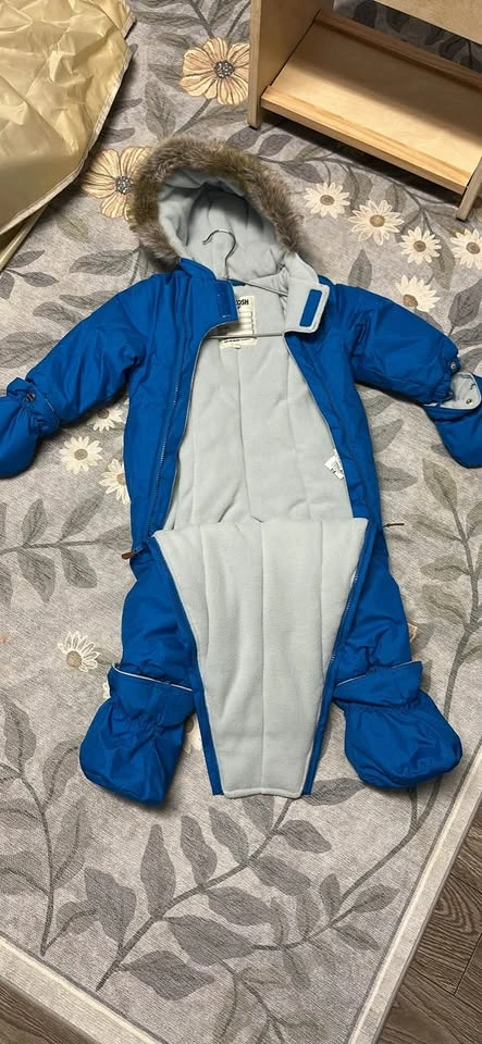 Brand New OshKosh B'gosh 18m Infant Snowsuit - photo 3