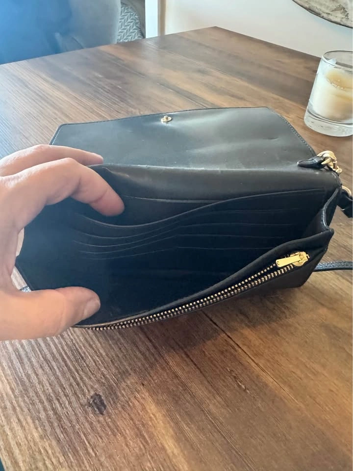 Authentic Coach Crossbody Clutch - photo 3