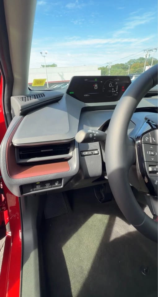 2024 Toyota Prius Prime · SE - photo 4