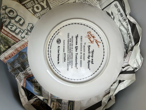 Vintage Rusty Money Stop and Smell the Roses Collector Plate - photo 3