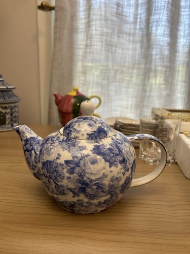 Maxwell & Williams Antique Blue Floral Teapot & Pedestal Mug Set - photo 2