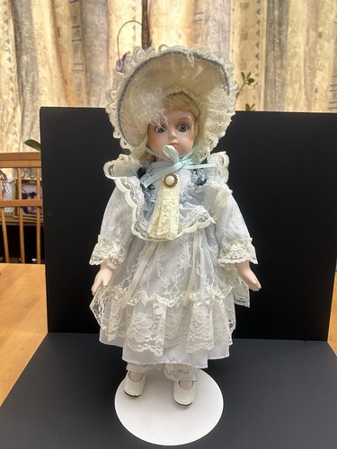 Vintage Porcelain Collector Dolls Victorian Dresses - photo 2