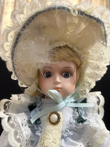Vintage Porcelain Collector Dolls Victorian Dresses - photo 3