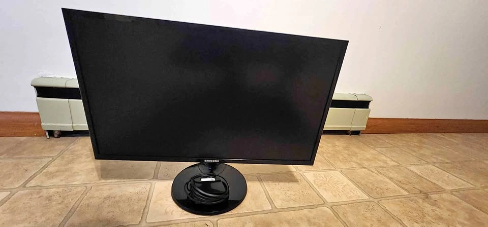 Samsung 24” Full HD LED Monitor