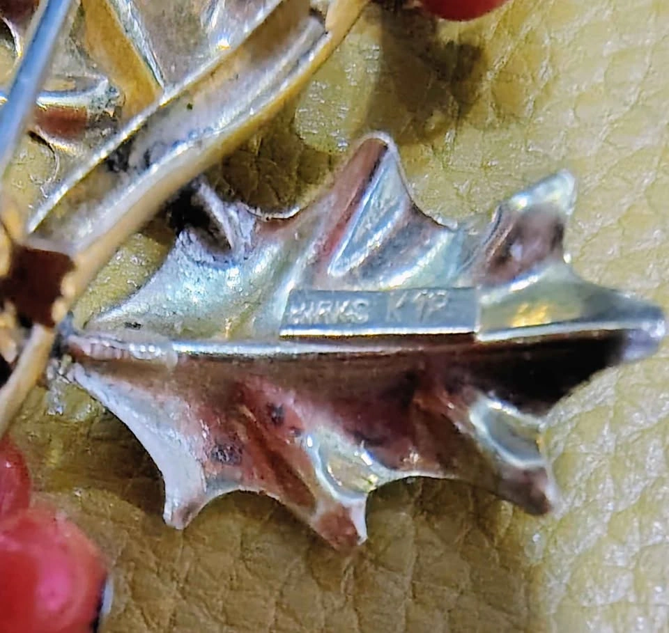 18K BIRKS GOLD HOLLY BROOCH WITH CORAL BERRIES - photo 3