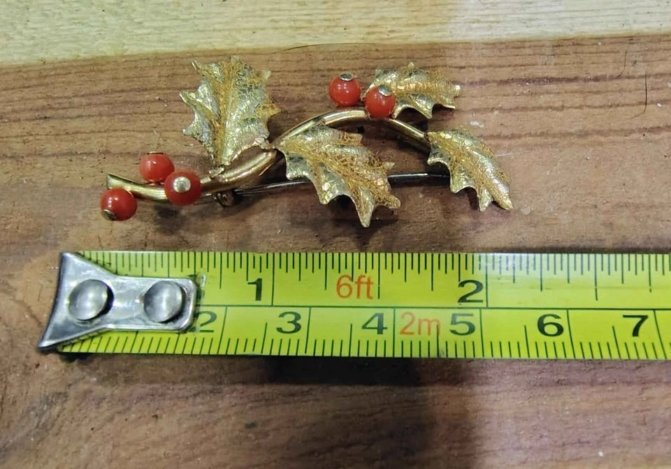 18K BIRKS GOLD HOLLY BROOCH WITH CORAL BERRIES - photo 4