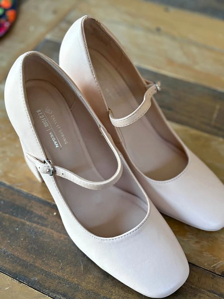 Women’s dress shoes. Sz - 8