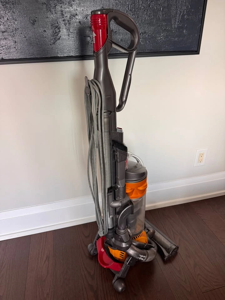 Dyson DC25 Ball Upright Vacuum - Excellent Condition - photo 2