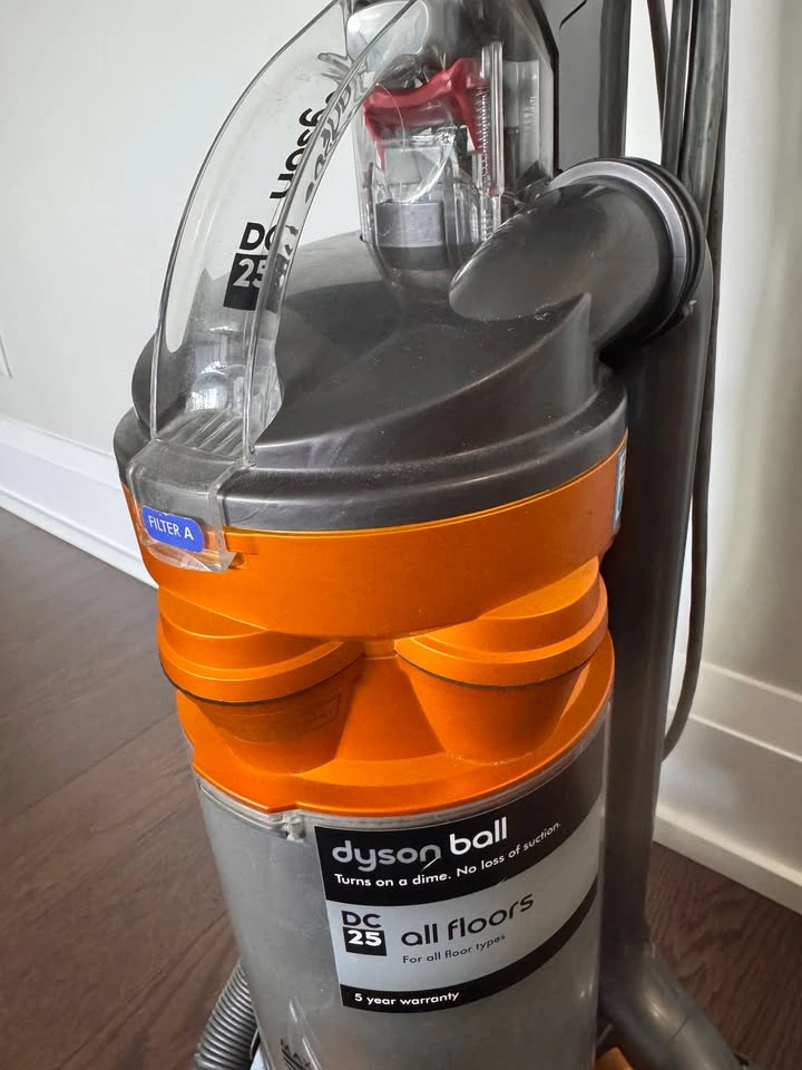 Dyson DC25 Ball Upright Vacuum - Excellent Condition - photo 3
