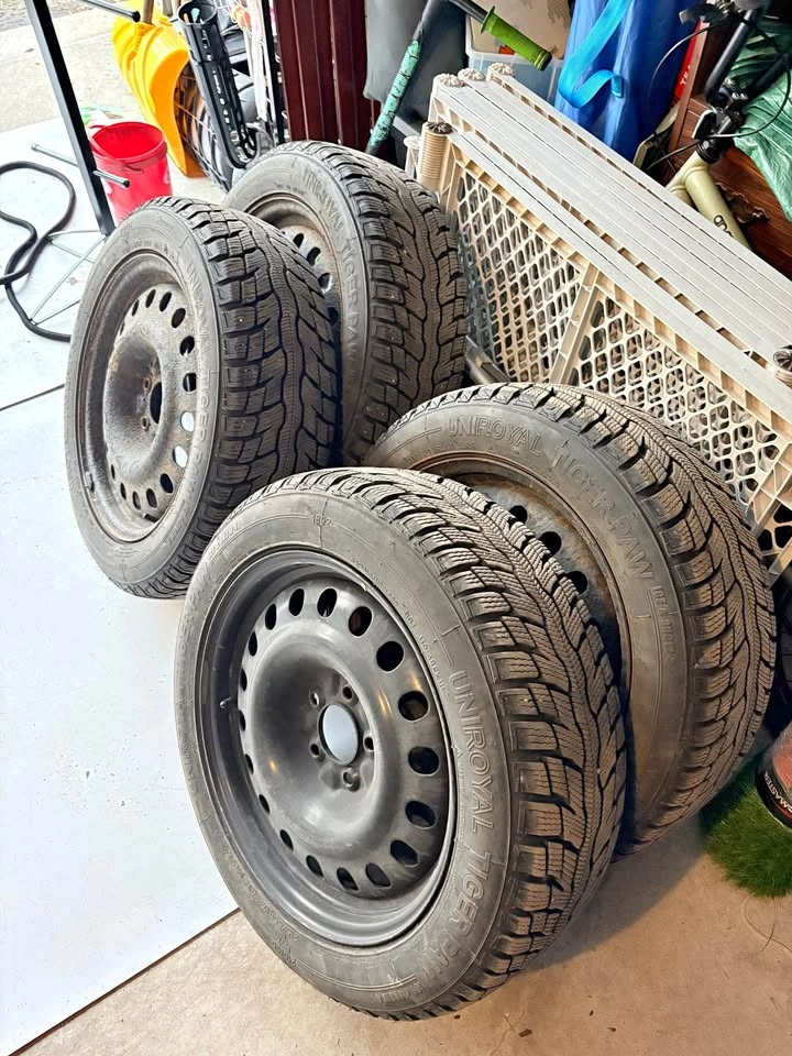 5x114 215/55R17 Uniroyal Winter Tires