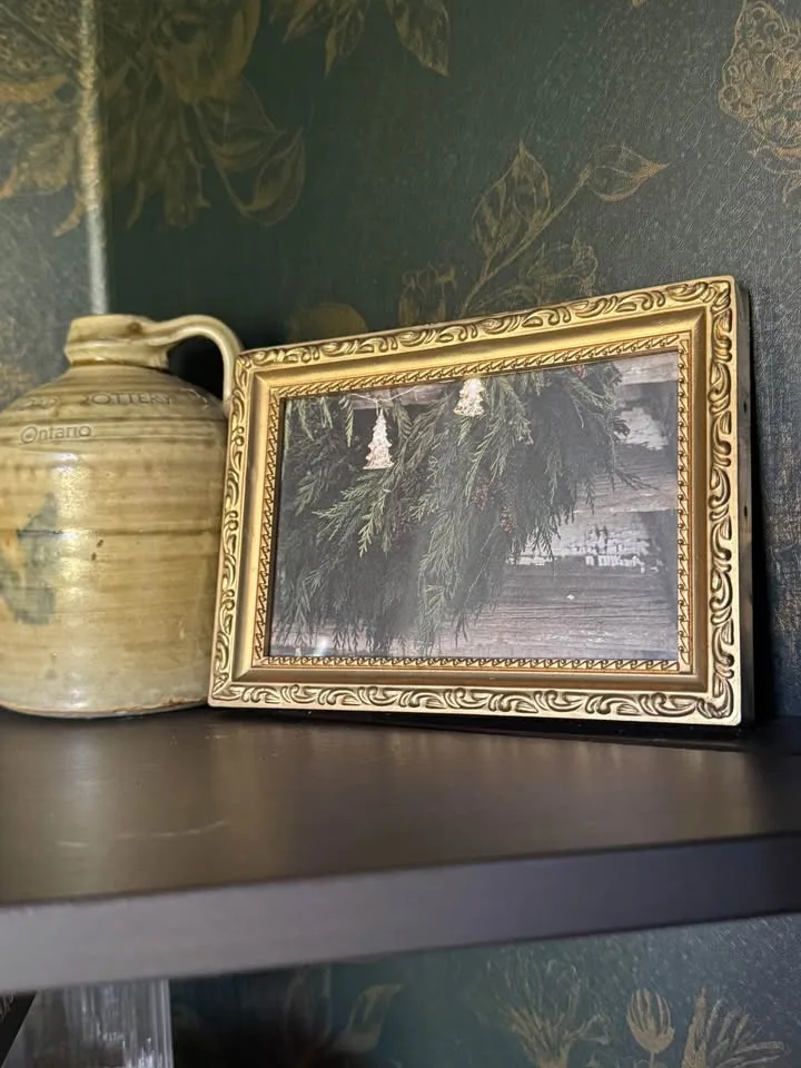 Ornate framed art image indicator(2)