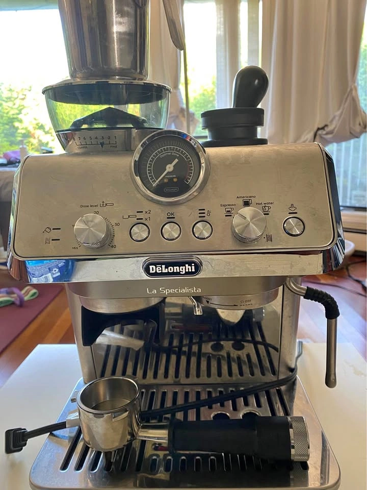 De'Longhi La Specialista Espresso Machine with descaling powder
