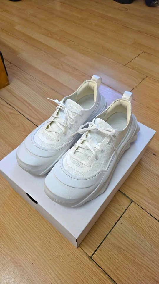 Crocs Echo Surge Sneakers