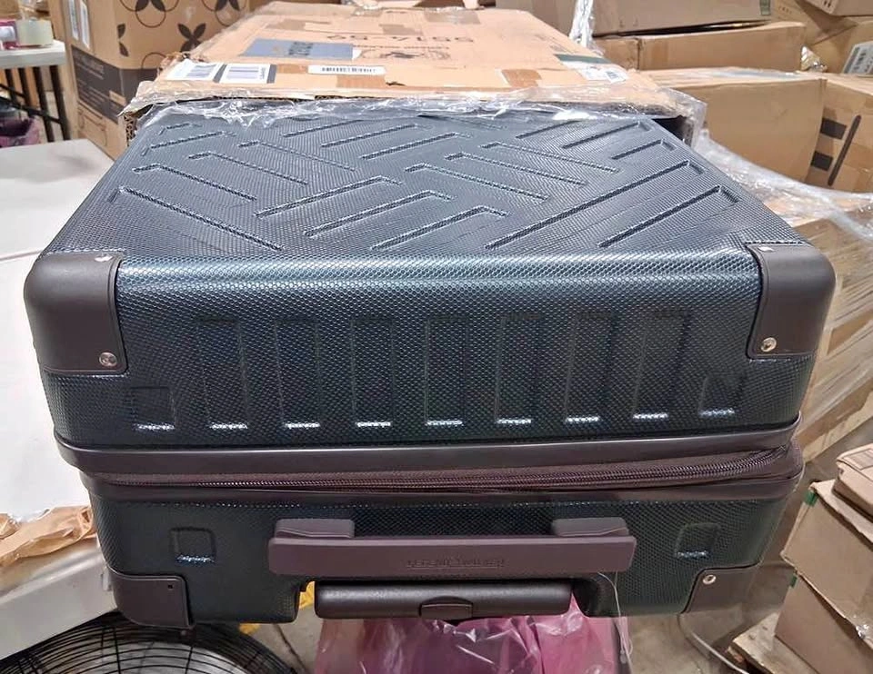 LEGEND WALKER 23” checked luggage in Green