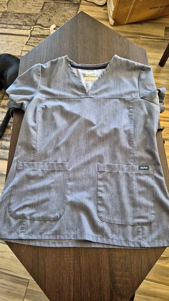 Medium scrub tops