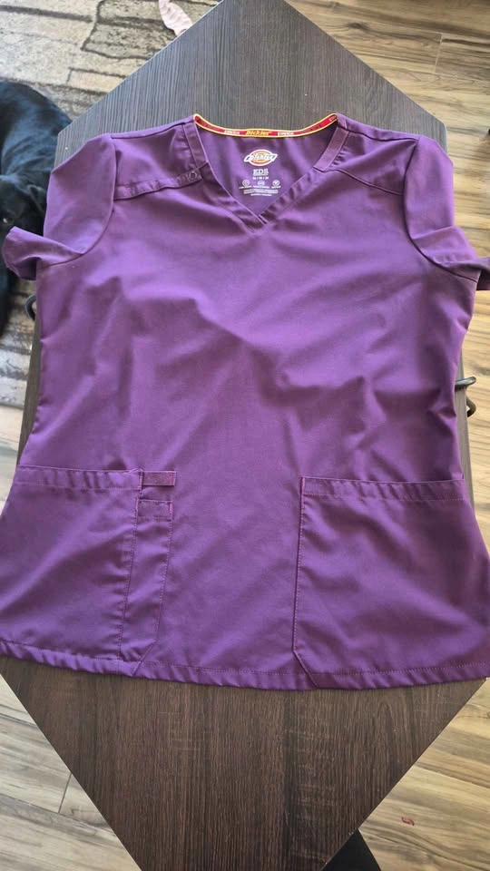 Medium scrub tops - photo 2