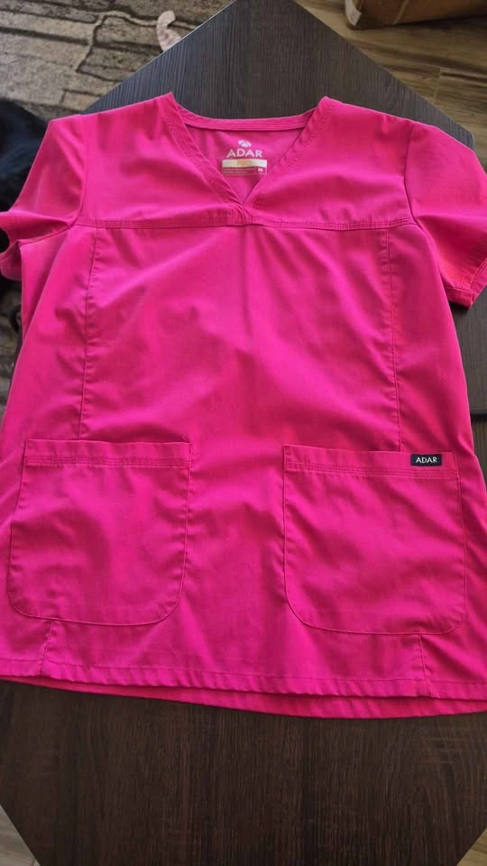 Medium scrub tops - photo 3