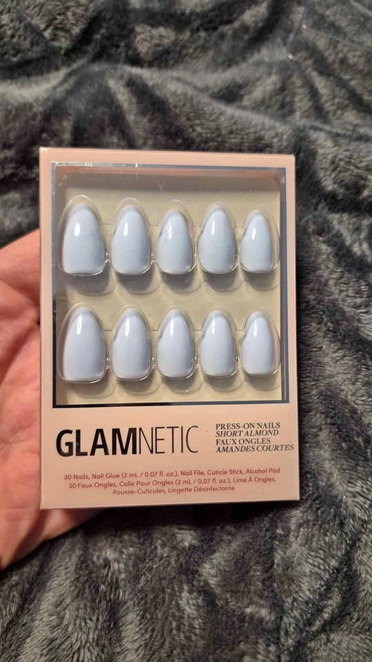 Glamnetic nails
