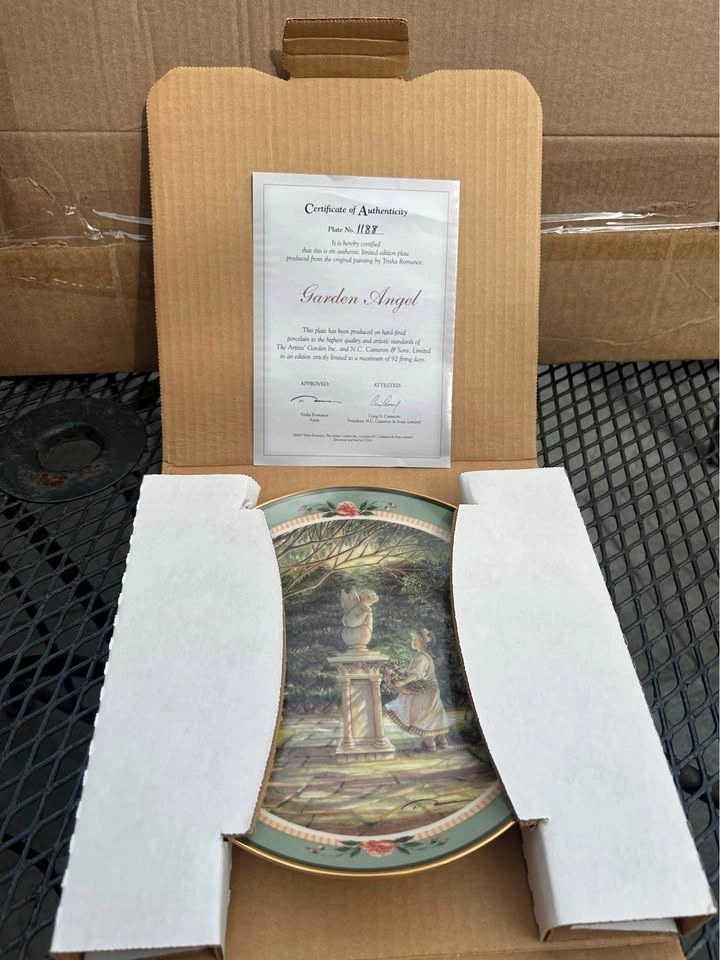 Trisha Romance Limited Edition Collector Plates - original boxes - photo 3