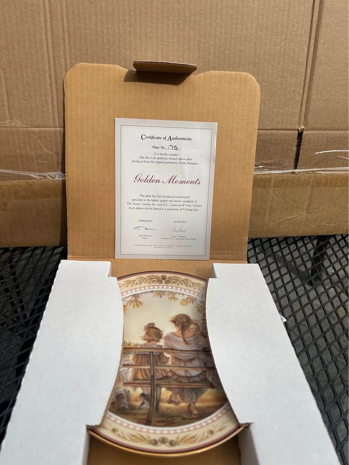 Trisha Romance Limited Edition Collector Plates - original boxes - photo 4