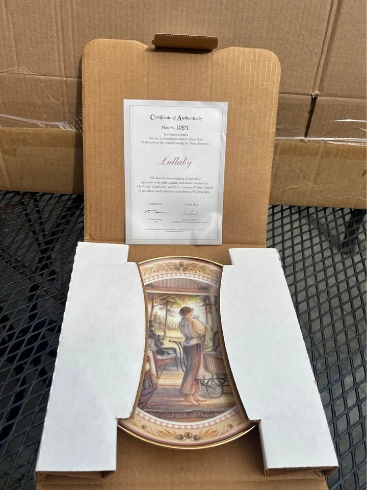 Trisha Romance Limited Edition Collector Plates - original boxes - photo 5